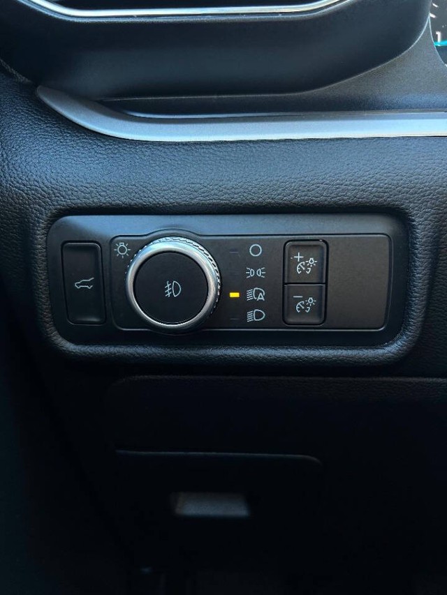 Ford Explorer Vehicle Full-screen Gallery Image 15