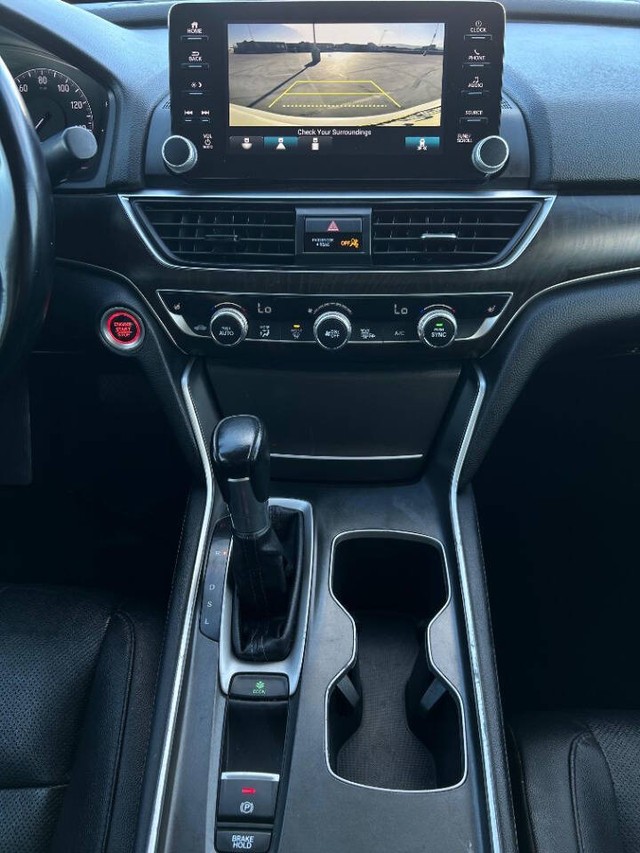 Honda Accord Sedan Vehicle Full-screen Gallery Image 11