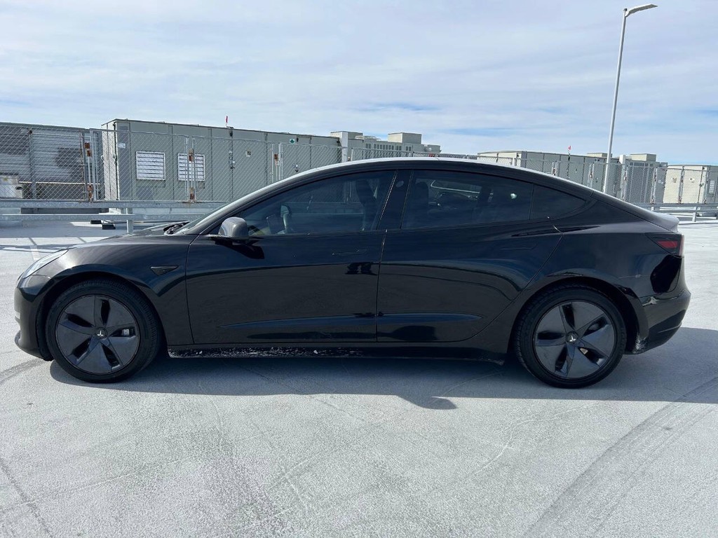 Tesla Model 3 Vehicle Full-screen Gallery Image 04