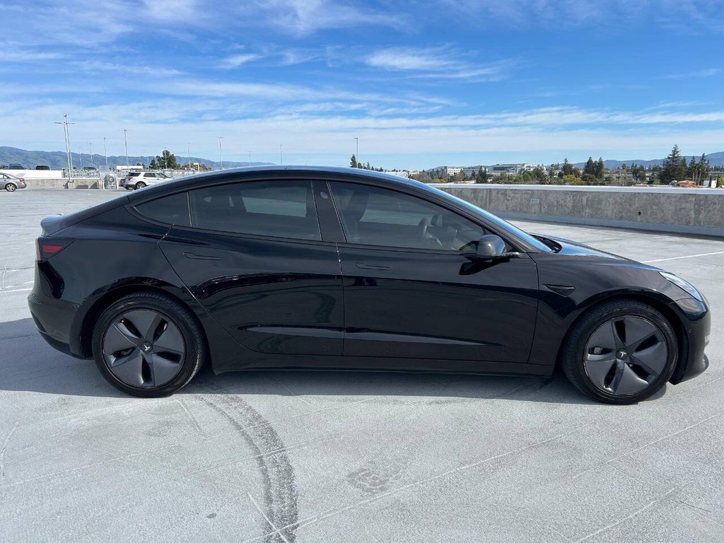 Tesla Model 3 Vehicle Full-screen Gallery Image 06