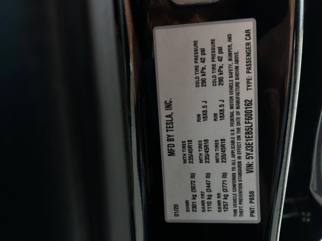 Tesla Model 3 Vehicle Full-screen Gallery Image 19