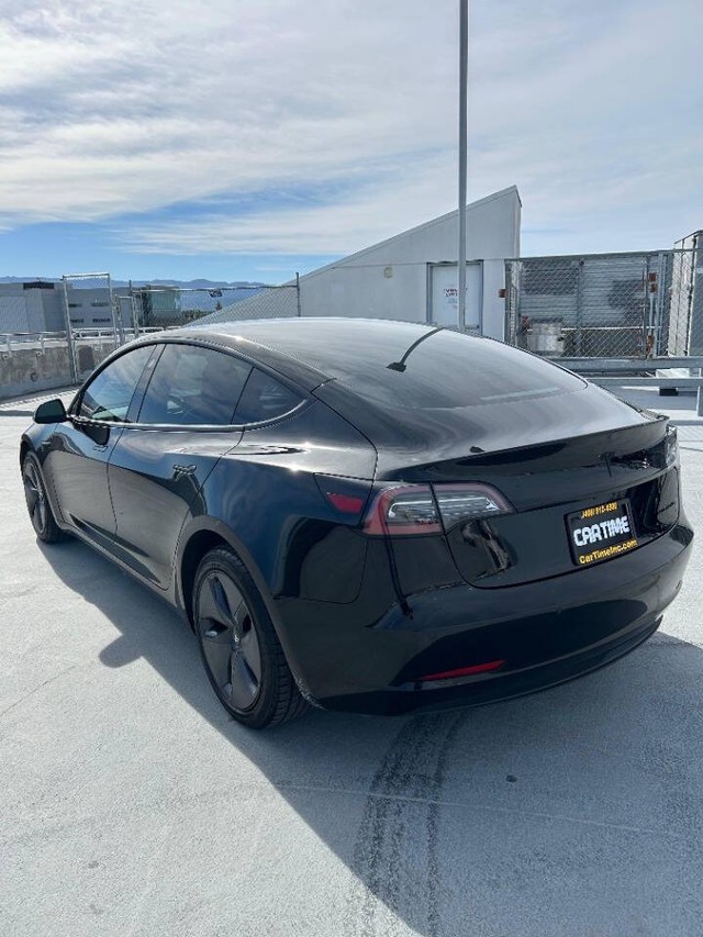 Tesla Model 3 Vehicle Full-screen Gallery Image 03