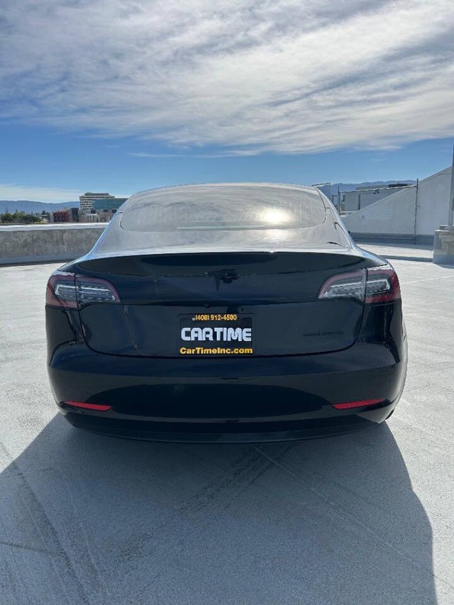 Tesla Model 3 Vehicle Full-screen Gallery Image 04