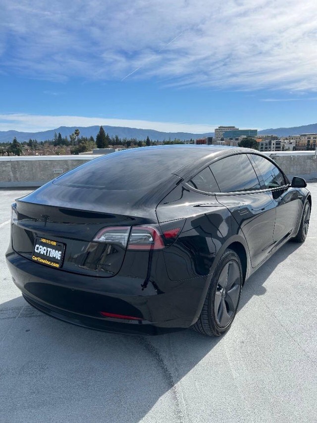 Tesla Model 3 Vehicle Full-screen Gallery Image 05