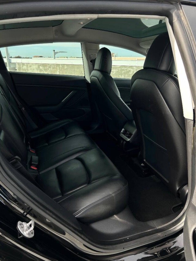 Tesla Model 3 Vehicle Full-screen Gallery Image 13