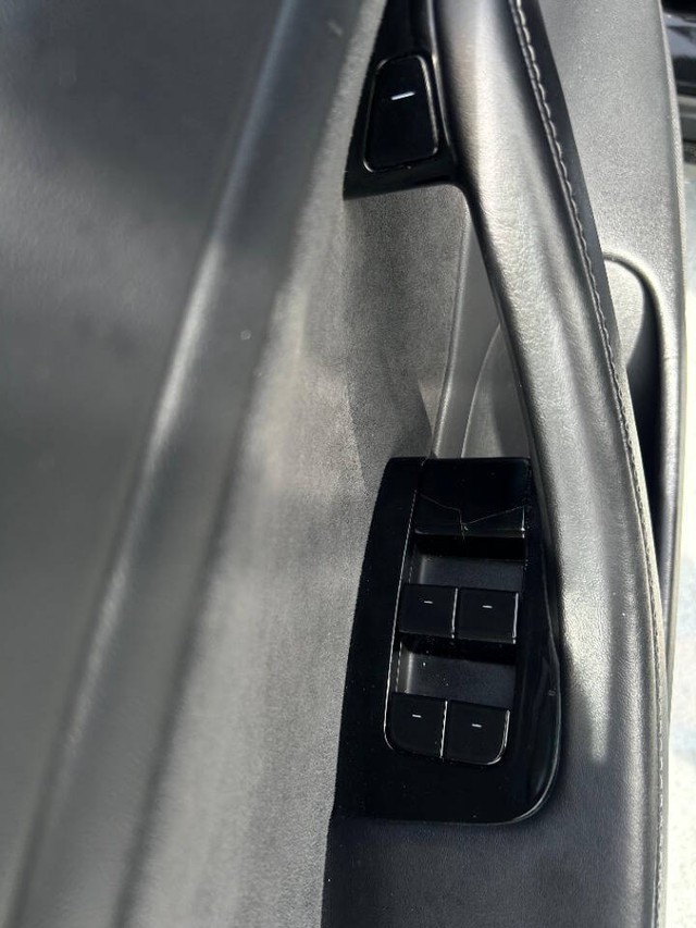 Tesla Model 3 Vehicle Full-screen Gallery Image 15