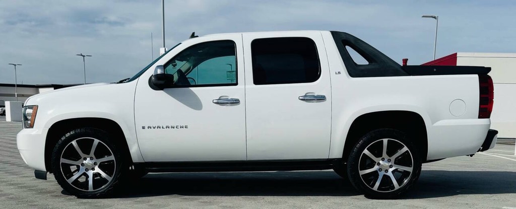 Chevrolet Avalanche Vehicle Full-screen Gallery Image 03