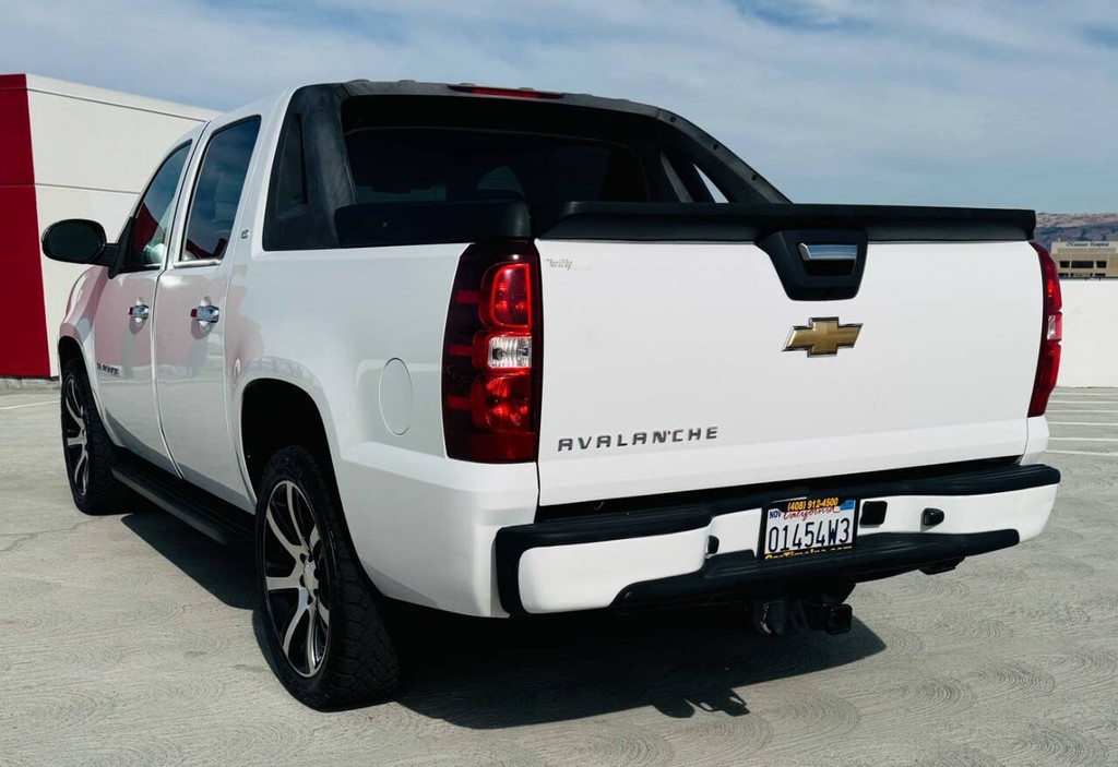 Chevrolet Avalanche Vehicle Full-screen Gallery Image 05