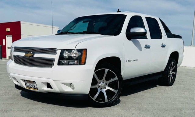 more details - chevrolet avalanche
