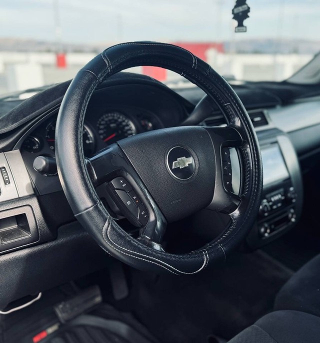 Chevrolet Avalanche Vehicle Full-screen Gallery Image 14