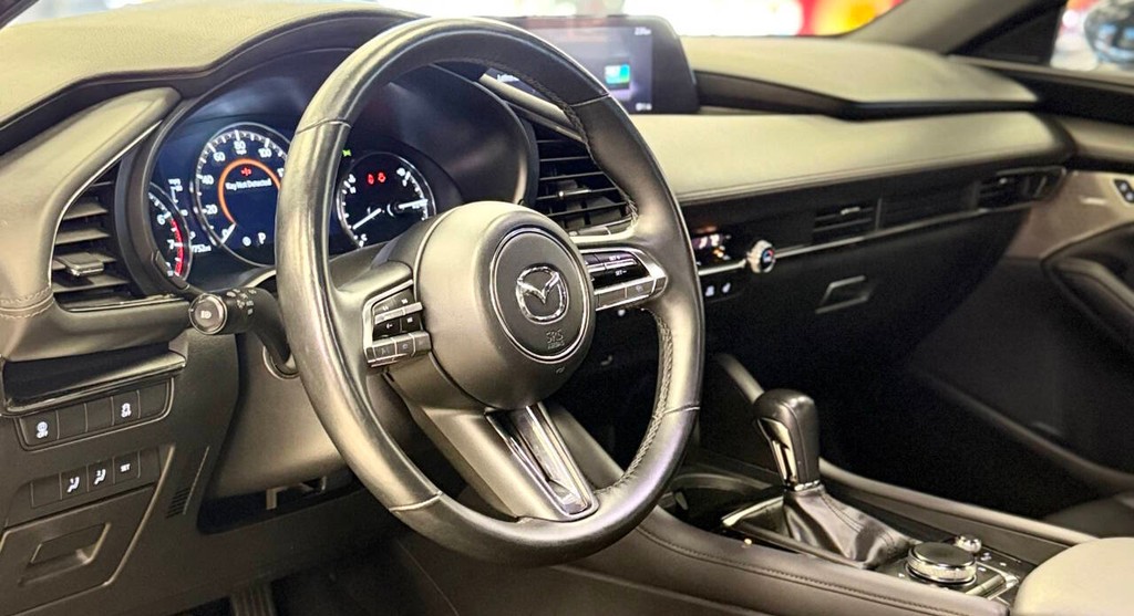 Mazda Mazda3 Hatchback Vehicle Full-screen Gallery Image 09