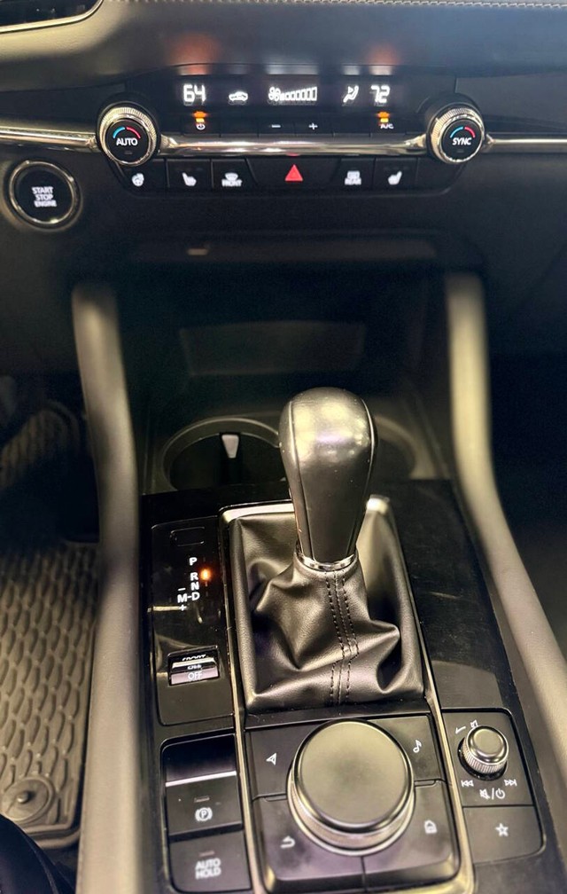 Mazda Mazda3 Hatchback Vehicle Full-screen Gallery Image 09