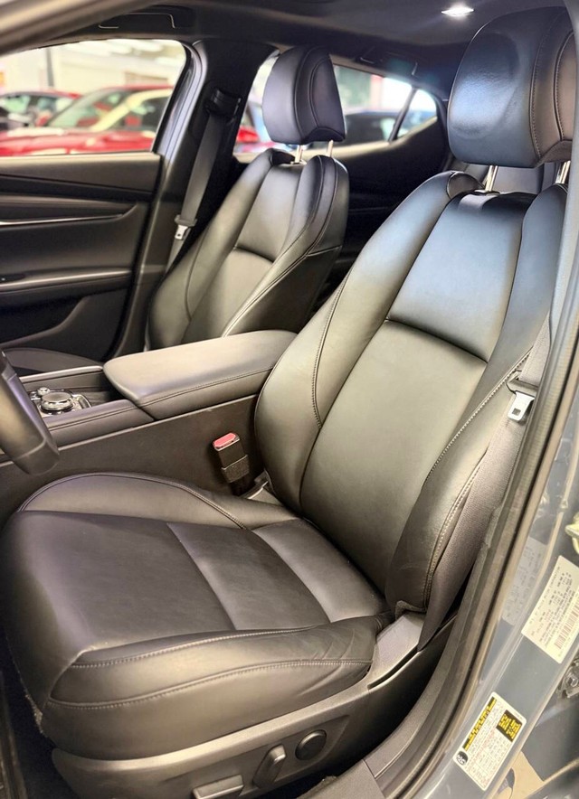 Mazda Mazda3 Hatchback Vehicle Full-screen Gallery Image 12