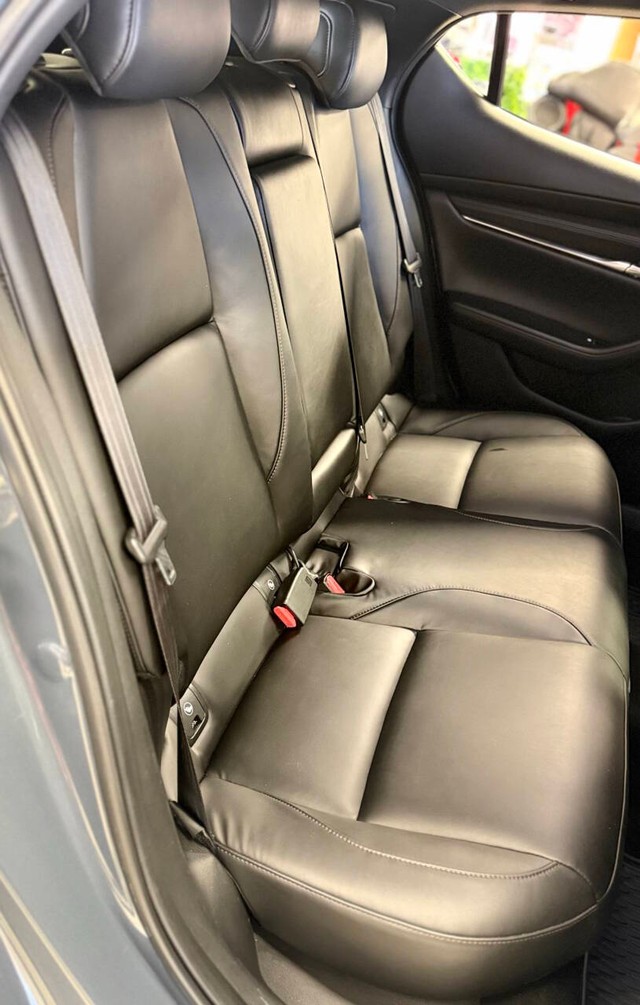 Mazda Mazda3 Hatchback Vehicle Full-screen Gallery Image 14