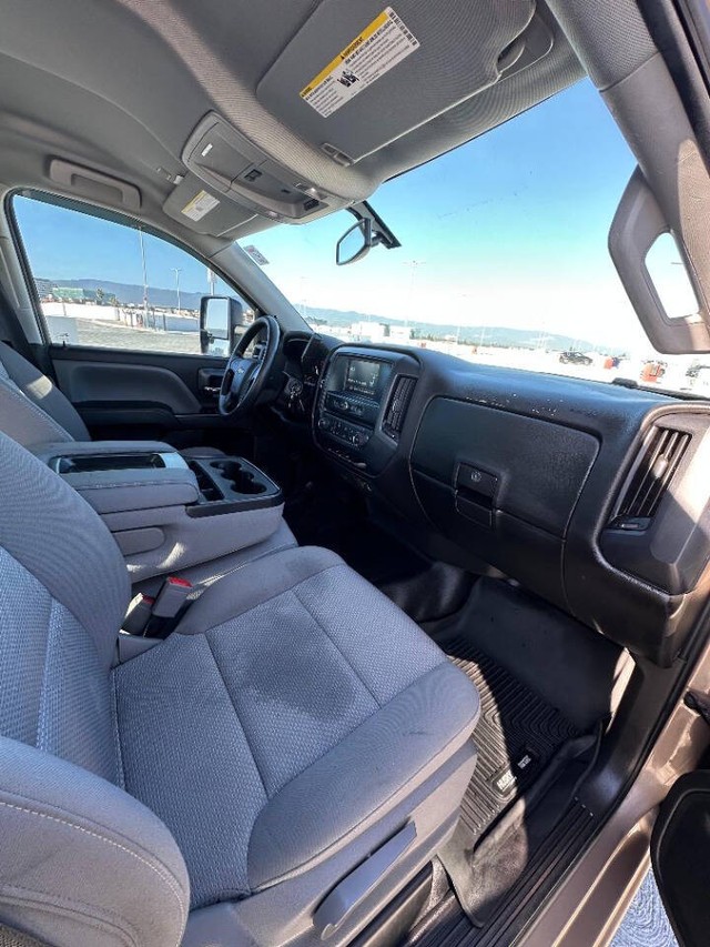 Chevrolet Silverado 1500 Vehicle Full-screen Gallery Image 14