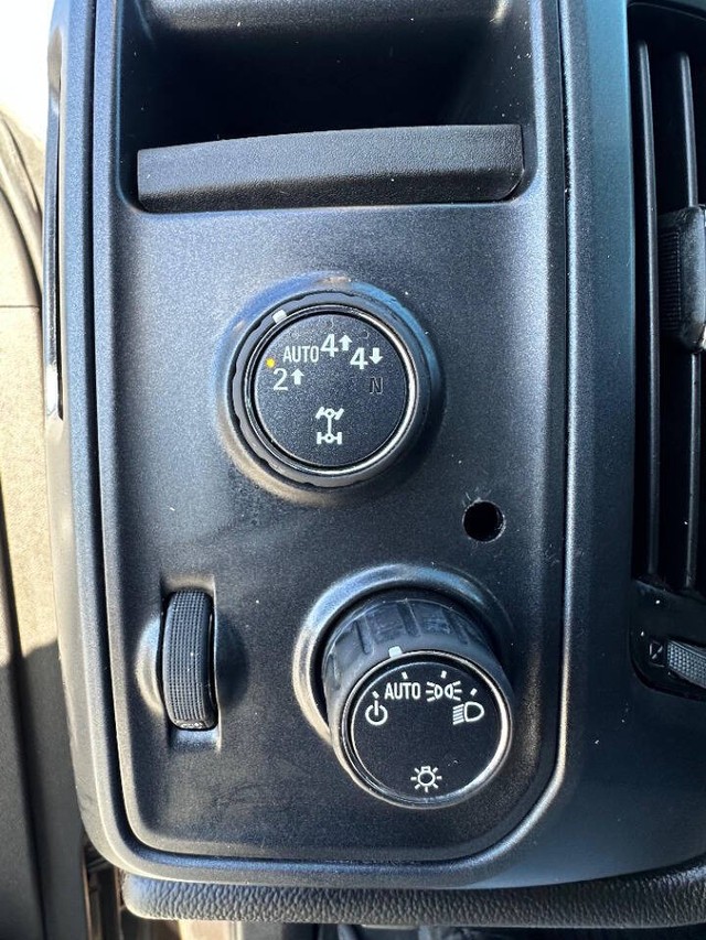 Chevrolet Silverado 1500 Vehicle Full-screen Gallery Image 17