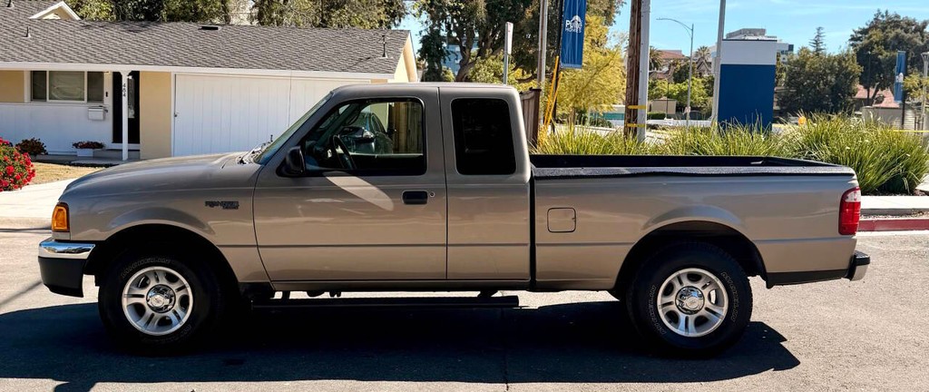 Ford Ranger Vehicle Full-screen Gallery Image 02