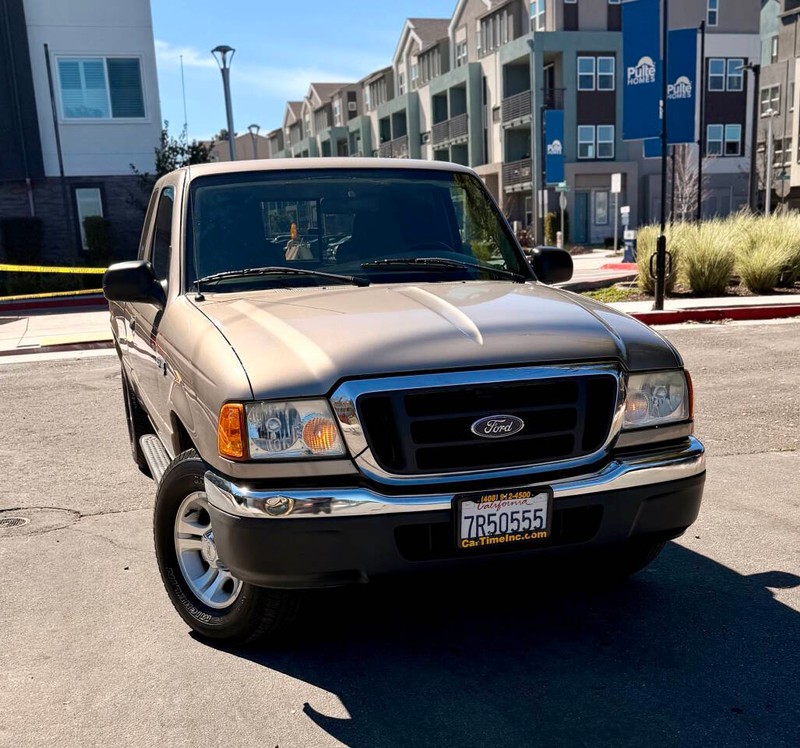 Ford Ranger Vehicle Full-screen Gallery Image 03