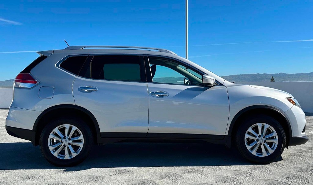 Nissan Rogue Vehicle Full-screen Gallery Image 08