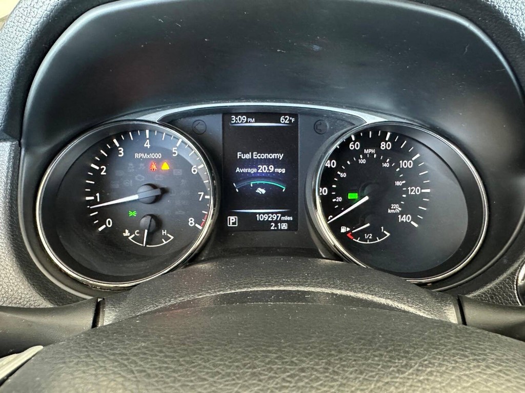 Nissan Rogue Vehicle Full-screen Gallery Image 12