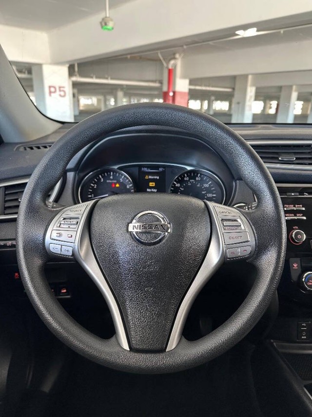 Nissan Rogue Vehicle Full-screen Gallery Image 09