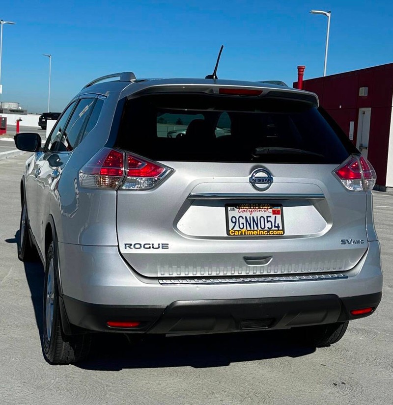 Nissan Rogue Vehicle Full-screen Gallery Image 05