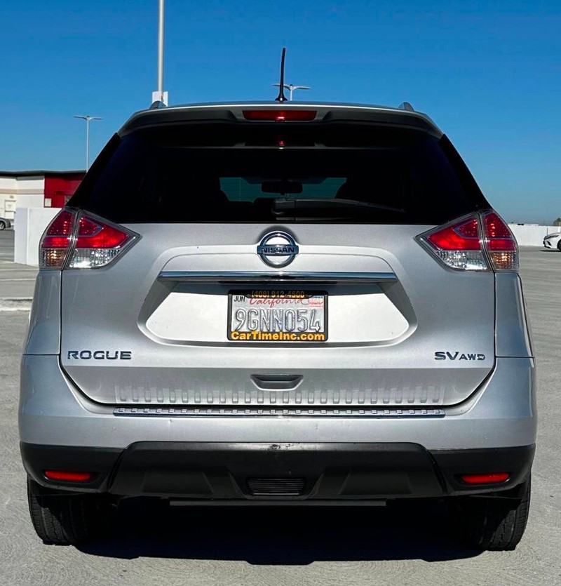 Nissan Rogue Vehicle Full-screen Gallery Image 06
