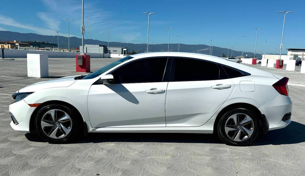 Honda Civic Vehicle Full-screen Gallery Image 02