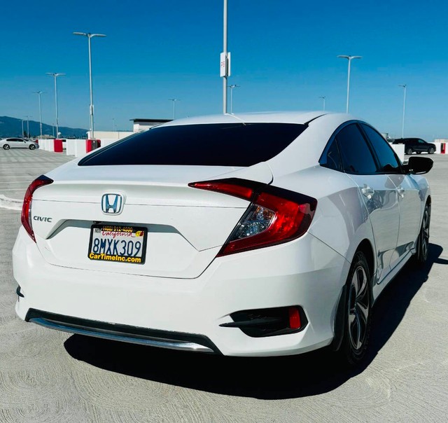Honda Civic Vehicle Full-screen Gallery Image 05