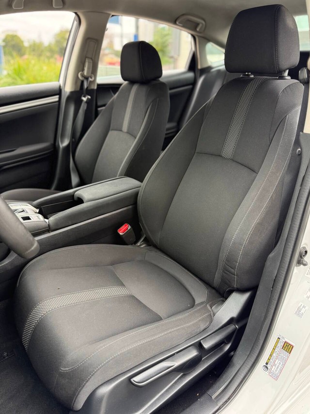 Honda Civic Vehicle Full-screen Gallery Image 10