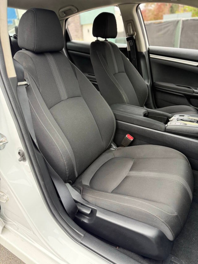 Honda Civic Vehicle Full-screen Gallery Image 11