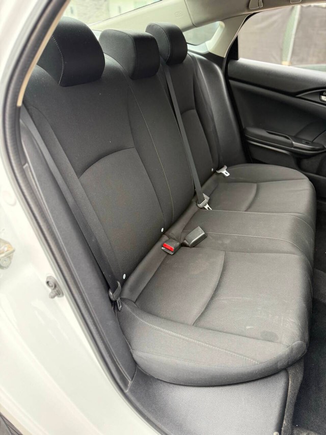 Honda Civic Vehicle Full-screen Gallery Image 12