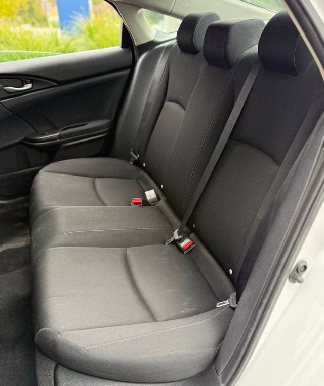 Honda Civic Vehicle Full-screen Gallery Image 13