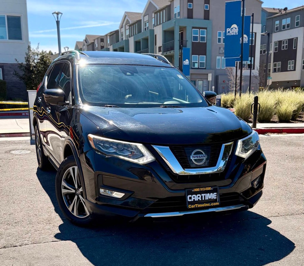 Nissan Rogue Vehicle Full-screen Gallery Image 02