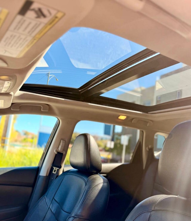 Nissan Rogue Vehicle Full-screen Gallery Image 14