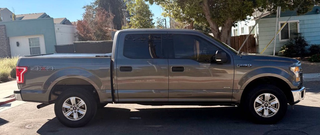 Ford F-150 Vehicle Full-screen Gallery Image 05