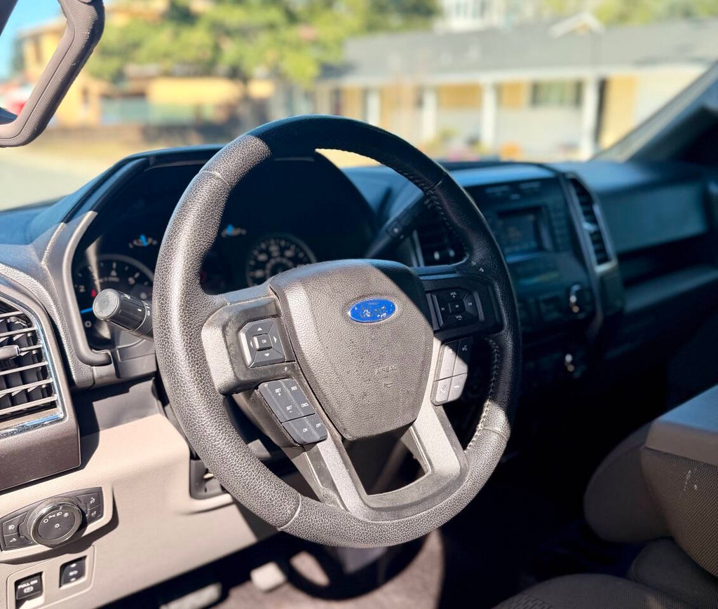 Ford F-150 Vehicle Full-screen Gallery Image 07