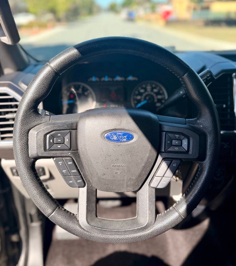 Ford F-150 Vehicle Full-screen Gallery Image 08