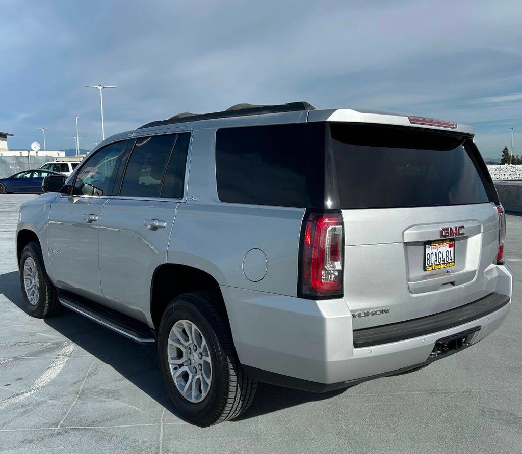 GMC Yukon Vehicle Full-screen Gallery Image 05