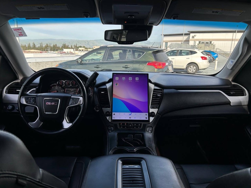 GMC Yukon Vehicle Full-screen Gallery Image 07