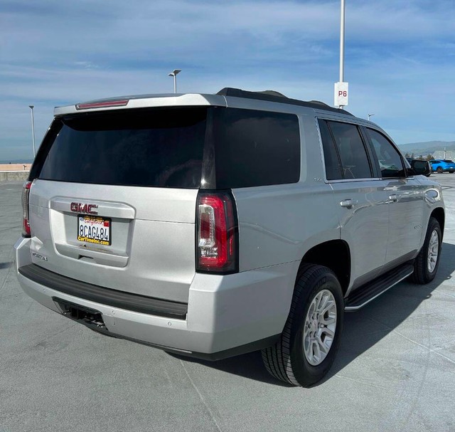 GMC Yukon Vehicle Full-screen Gallery Image 03