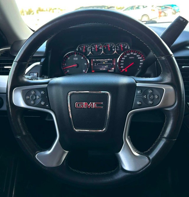 GMC Yukon Vehicle Full-screen Gallery Image 08