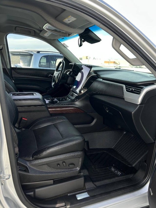 GMC Yukon Vehicle Full-screen Gallery Image 13