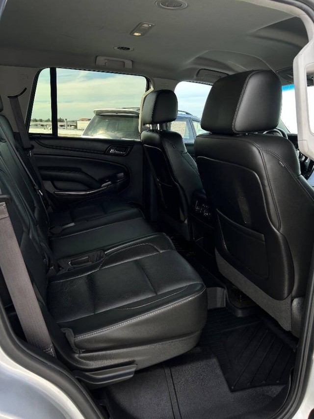 GMC Yukon Vehicle Full-screen Gallery Image 14