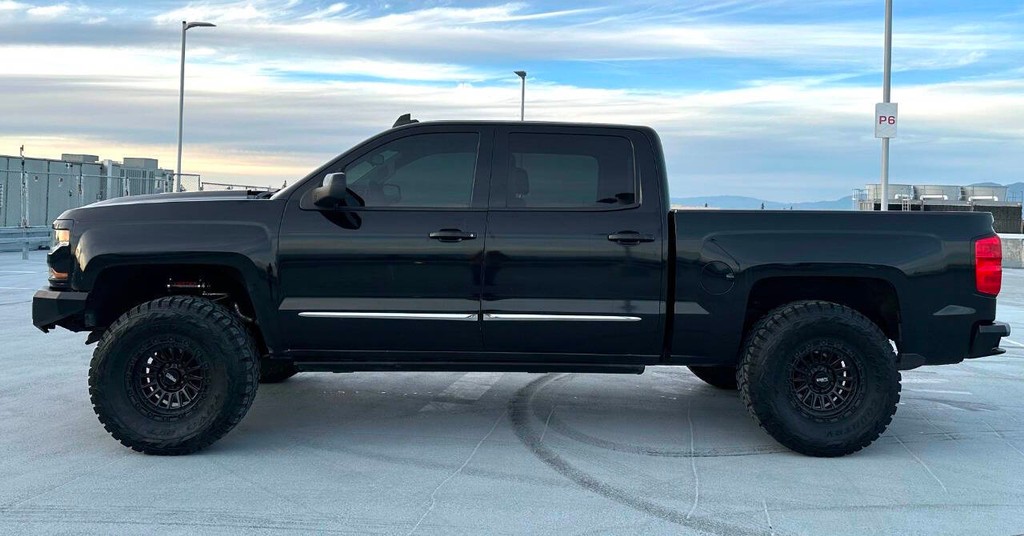 Chevrolet Silverado 1500 Vehicle Full-screen Gallery Image 04