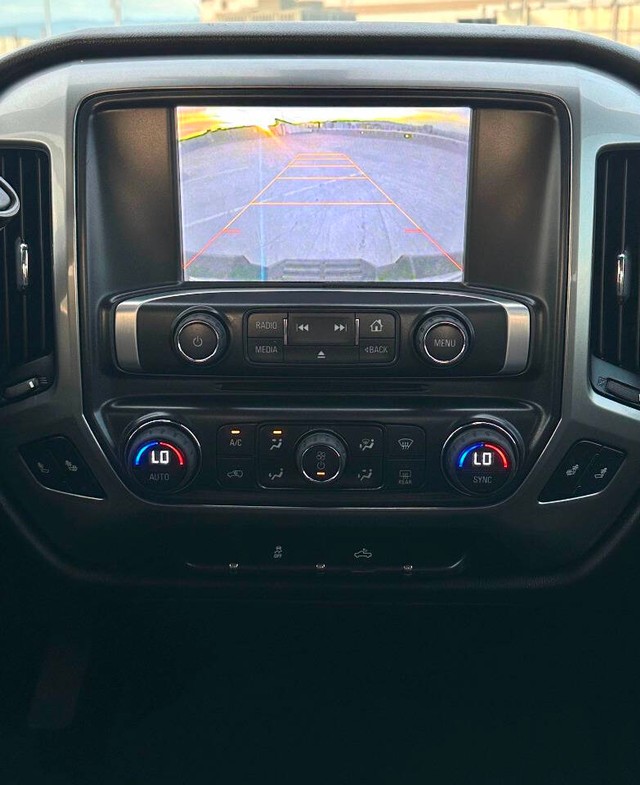 Chevrolet Silverado 1500 Vehicle Full-screen Gallery Image 09