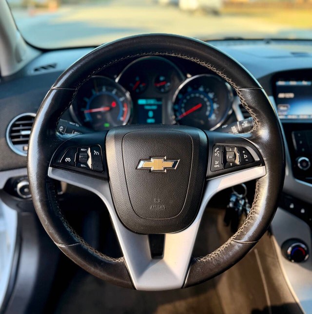 Chevrolet Cruze Vehicle Full-screen Gallery Image 06