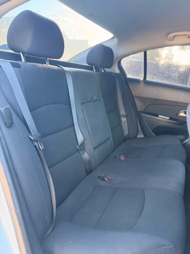 Chevrolet Cruze Vehicle Full-screen Gallery Image 10