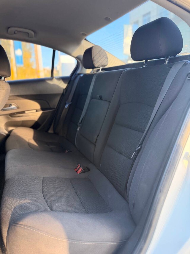 Chevrolet Cruze Vehicle Full-screen Gallery Image 11