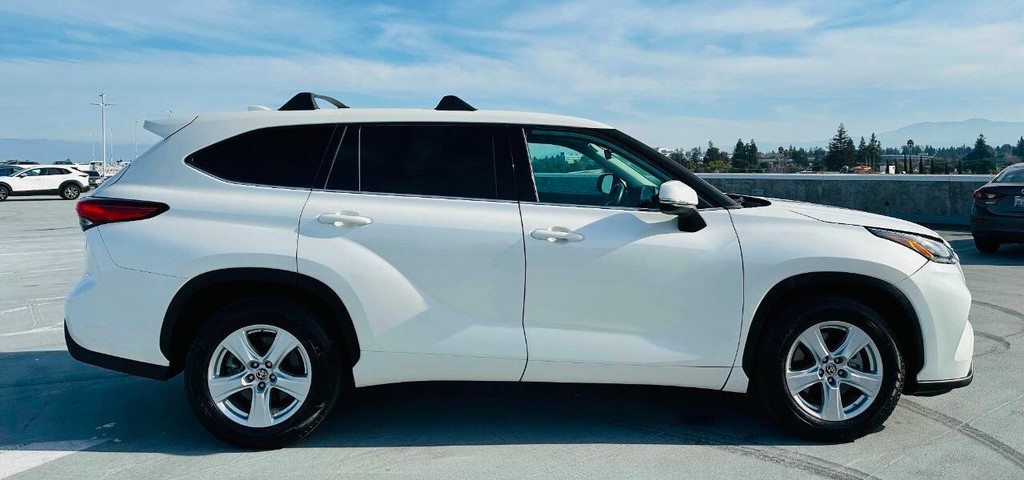 Toyota Highlander Vehicle Full-screen Gallery Image 06